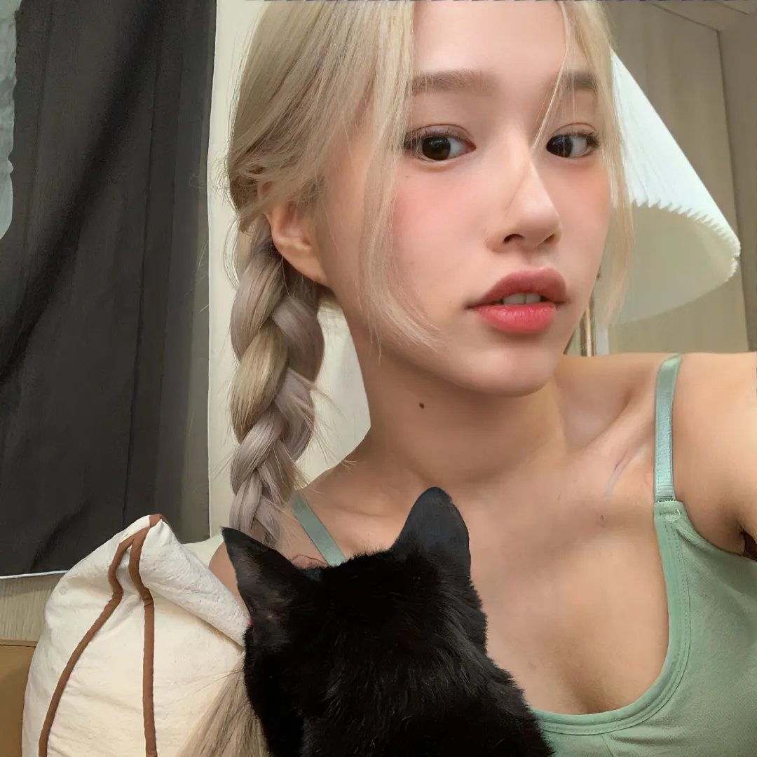 照片中的女孩